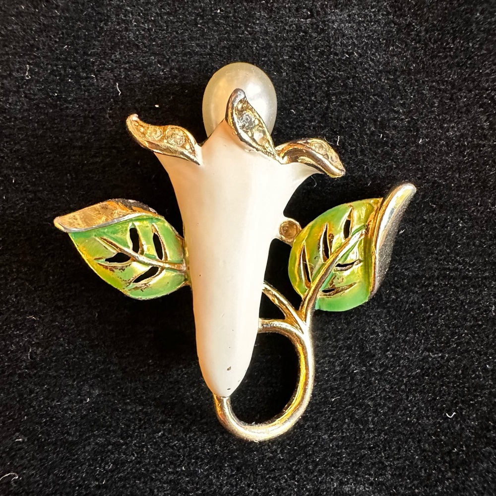 Luminous Vintage Floral Brooch with Pearl Accent